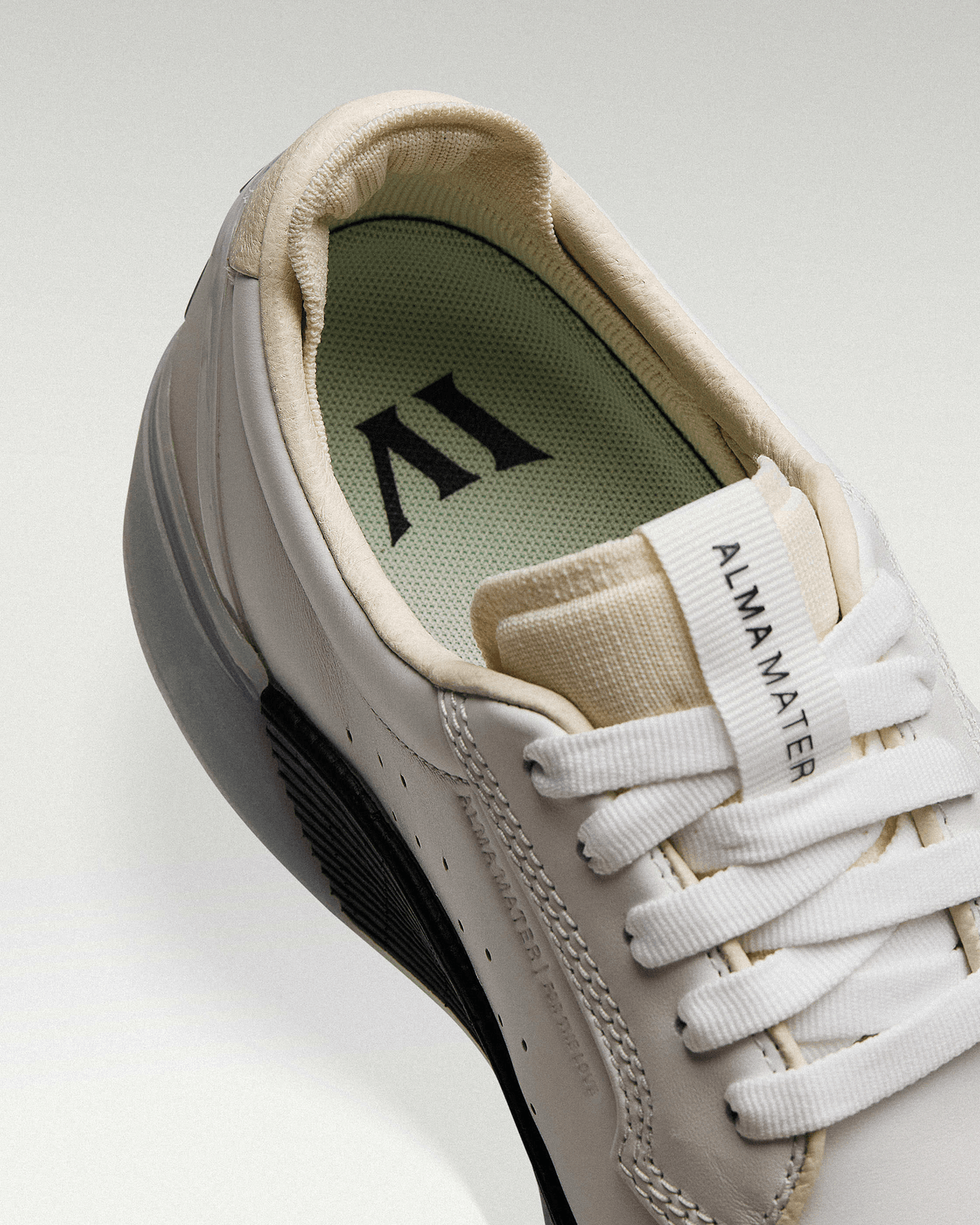 M Beta Derby - White / Navy