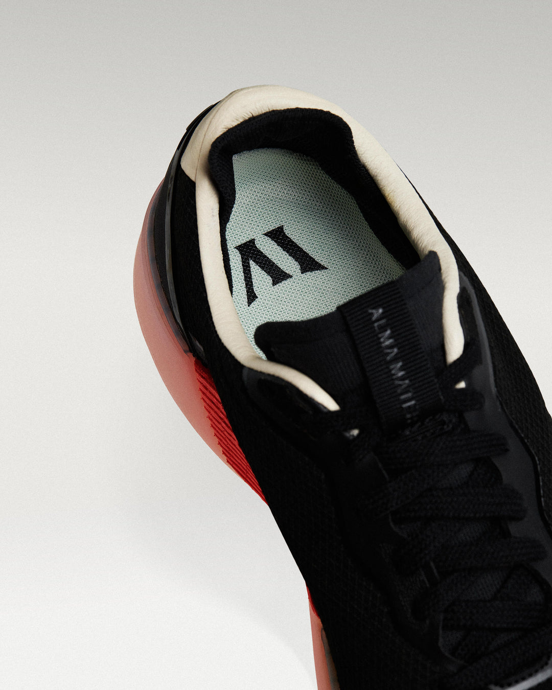 Beta Lite (M) - Black / Flare