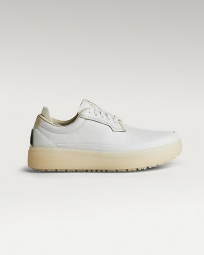 Lateral view of white and white Beta Derby golf shoe