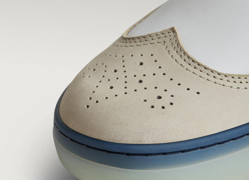 Close up of Beta Longwing White/Navy wide toe box.